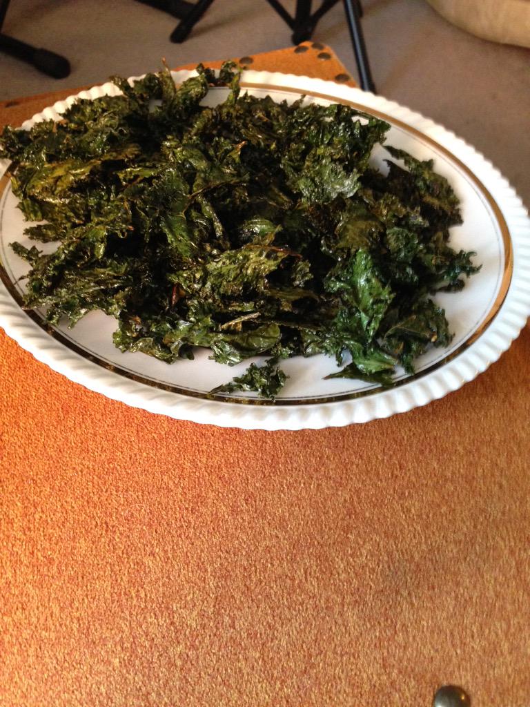 Shawn295's tweet photo. @leleinah @dr.yvo be so proud of the kale chips http://t.co/ZLSaevItZ3