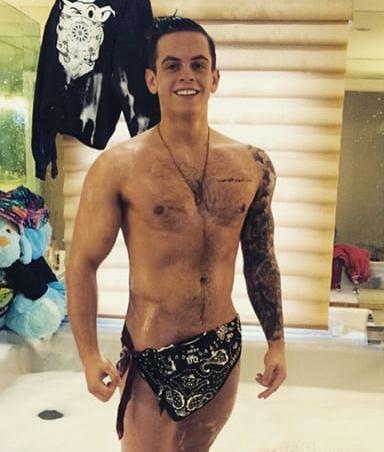 Daniel. (@roadiefalse) on Twitter photo 