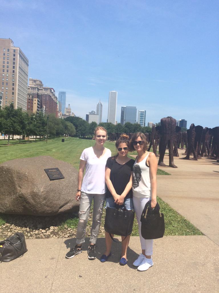 Virginia_Rei's tweet photo. City Tour #venturebits #chicago @LeBeOnAir @sc_casa_sc http://t.co/fpCDw1YPFW