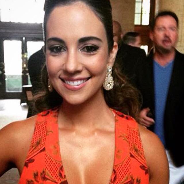dopodomaniccs's tweet photo. La bellísima @marianaatencio en los #PremiosJuventud lució espectacular con sus #Dopos 💜✌🏻️💜 http://t.co/Npzy7PpZbE
