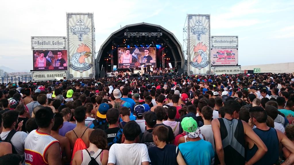 ColectivoLocal's tweet photo. Mañana empezamos a subir las fotos a nuestro Facebook, aquí tenéis un adelanto #BatallaDeLosGallos @mbakathetruth http://t.co/SCC4Njf0Ks