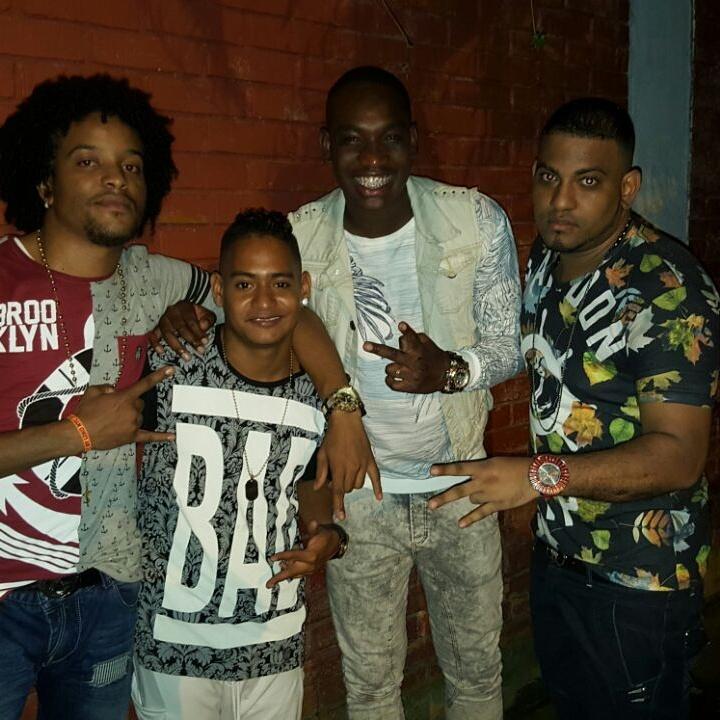 SONDAK_ORIGINAL's tweet photo. #SONDAK Y LA GENTE PESADA http://t.co/CajeHQFut7