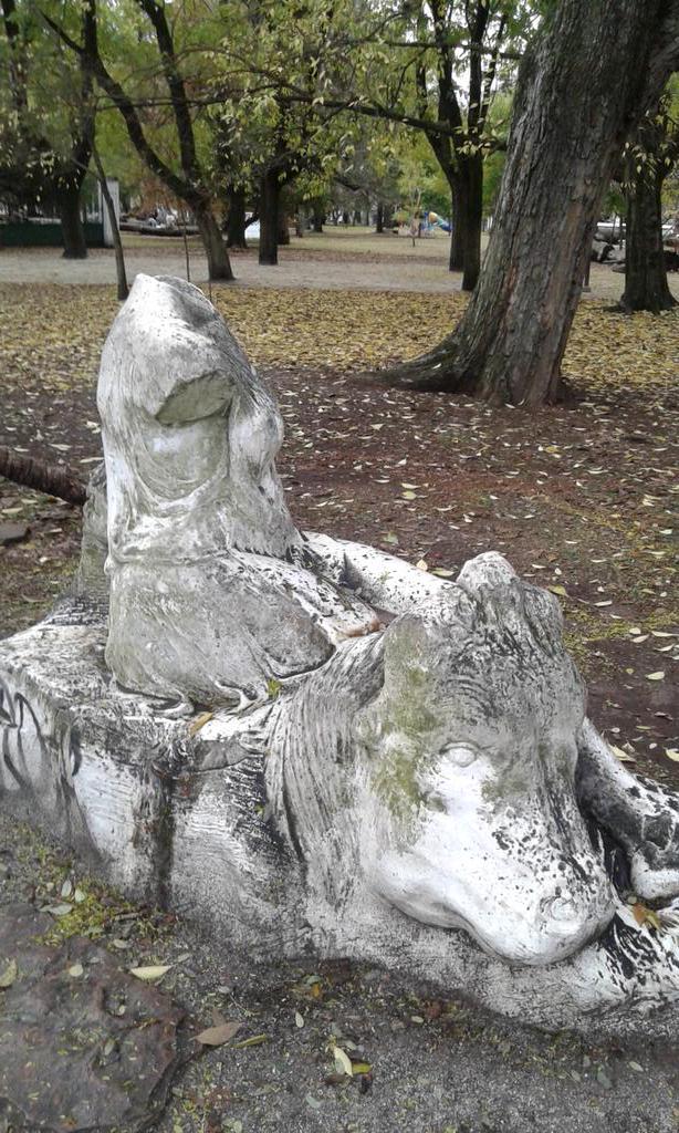 FallaHumana's tweet photo. Cuando Europa perdió la cabeza y se fue con el toro. #Zeus #Ardides http://t.co/29VOqcVcps