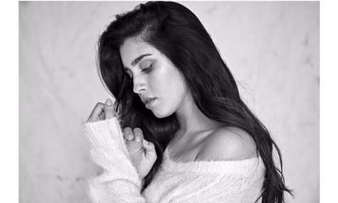 EclipseFraud's tweet image. Hello I'm Lauren I Like Red Roses and Horror Movies Rt for me Please 🌑🌓🌔