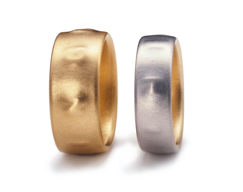 Niessing Signum-Rings with engraved relief on their outer surfaces.niessing.co.kr/m/sub1-3-016.h…