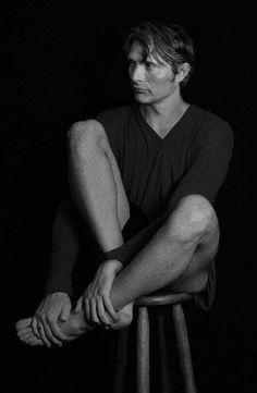 WhatIfHannibal's tweet photo. What if #Hannibal got locked out of the house without pants on and had to go to work that way? #NakamaForever http://t.co/5xFwrkuMK7