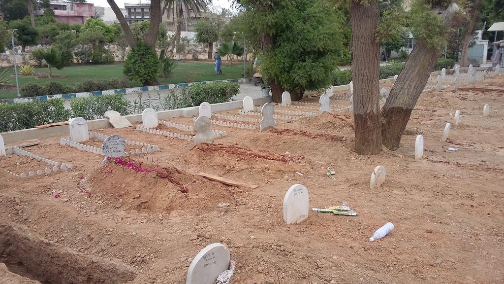 CivilSocityCCOP's tweet photo. Spokesman of #CivilSocietyVOP @HyderKhojaa visited graves of #IsmailiBusAttack &offered Fathia
#StopKillingGujaraties http://t.co/hyNfrak1dN