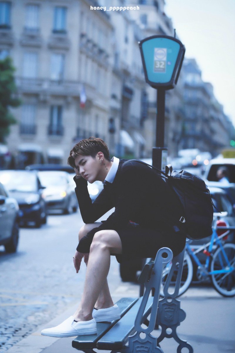 KrisFanboard's tweet photo. 150719 #WuYiFan  @ Tencent Fashion
 Cr.honey_pppppeach (#吴亦凡 in Paris
http://t.co/2yJGayYUix
http://t.co/MetneDW2Cx http://t.co/4buJ1NsDvE