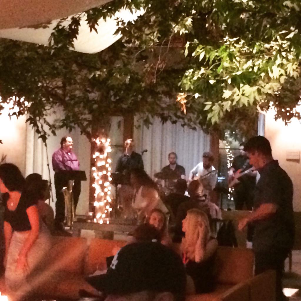 TimFloresProd's tweet image. Playing under the trees! Tropical weather here in #socal tonight! #LongstreetReflections #jazz #westcoastjazz