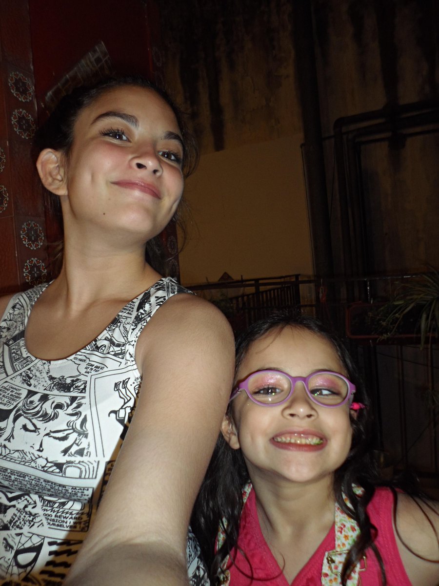 AdriCapellini's tweet image. #funtime2015 Valen dice Reni que te extrañaaaaaamuuuucho no tiene con quien pelear nena!