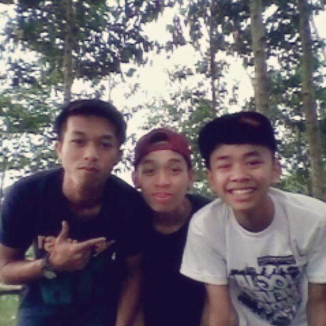 OnadioPw's tweet photo. @Dadanku36206340  narsis wkwkwkwk http://t.co/0e30lMlZyQ