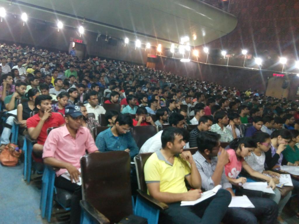 himanshut's tweet image. CL&apos;s Houseful show in Batra Cinema, Mukherjee Nagar, Delhi @satyaumanandu  @careerlauncher #crackssc