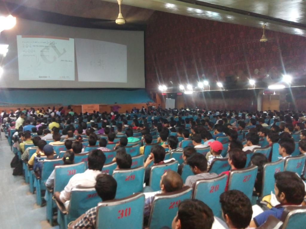 himanshut's tweet image. CL&apos;s Houseful show in Batra Cinema, Mukherjee Nagar, Delhi @satyaumanandu  @careerlauncher #crackssc