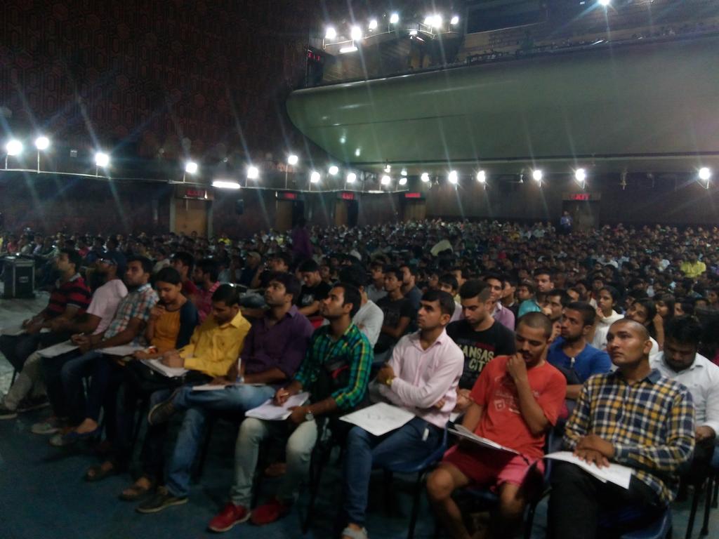 himanshut's tweet image. CL&apos;s Houseful show in Batra Cinema, Mukherjee Nagar, Delhi @satyaumanandu  @careerlauncher #crackssc