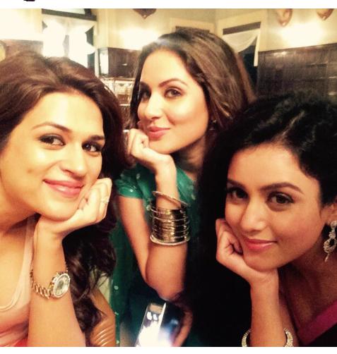 Puja_FC's tweet photo. @BanPuja @Mishtichakra @shraddhadas43 a sweet selfie of 3 bong beauties shared by our princess puja di on insta http://t.co/ueVATpVqsU