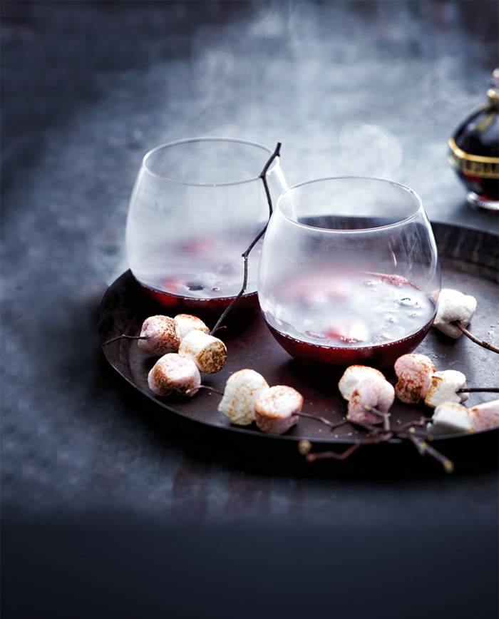 CanopyCamping's tweet photo. Mulled wine and toasted marshmallows! How much more 'winter #glamping' can you get? http://t.co/Ee8MqZ01Pb http://t.co/SgJz5hQyTb