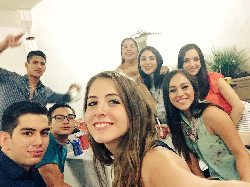 nataliaorozco95's tweet photo. Solo ellos 😍😍 #acircle http://t.co/2JidYqP2WJ