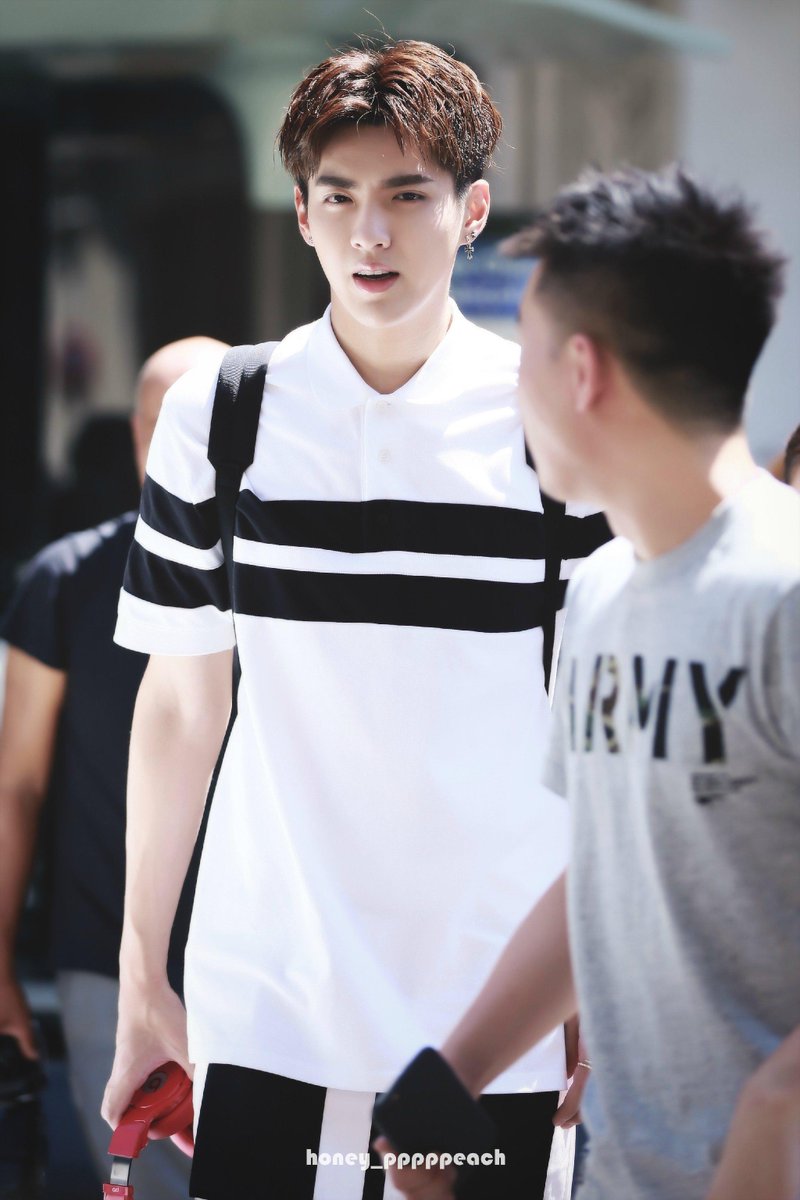 KrisFanboard's tweet photo. 150719 #WuYiFan @ Tencent Fashion  
Cr.honey_pppppeach (#吴亦凡 in Paris)
http://t.co/od1EZocE28
http://t.co/uOv3MO3QXi http://t.co/1UhvIWhLz9