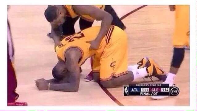jessleal7's tweet photo. When u hit them a bit too hard and you try to stop them from crying so u don't get in trouble #GrowingUpWithSiblings http://t.co/jDT0XOoee7