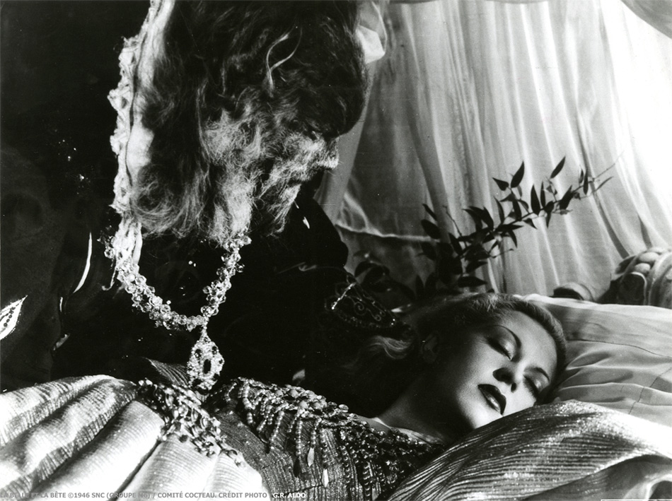 forumdesimages's tweet image. [LA CITATION DU DIMANCHE] Le cinéma, c’est l’écriture moderne dont l’encre est la lumière #JeanCocteau