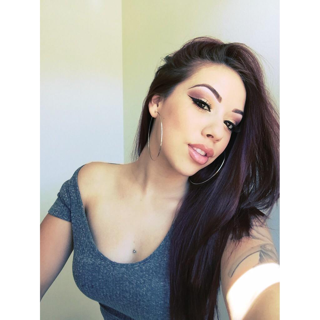 babyliv823's tweet photo. but is she even real? omg 😩😩😍😍😍💖 @salicerose http://t.co/KV8n1xusW5