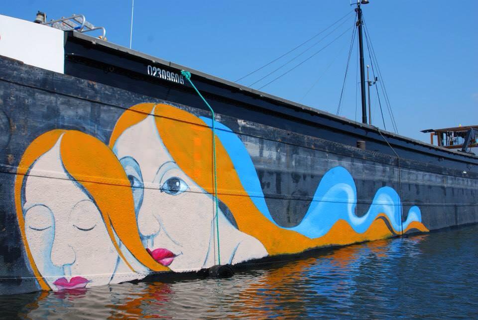 Beschildering van het schip van Mater Mosa vordert. Morgen begin ik aan de andere zijde een "zwarte Madonna"!