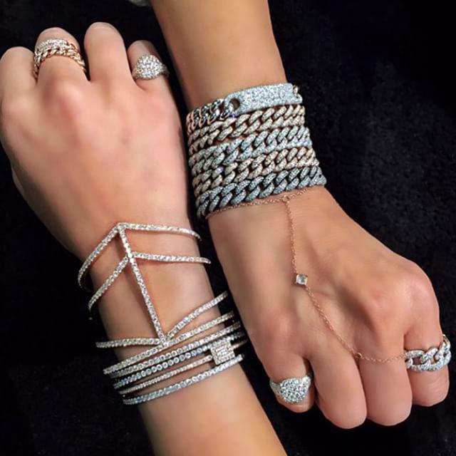 MikeNekta's tweet photo. #SundayStack continues with some serious arm candy by @shayjewelry!
#ContemporaryChapter #RoundBrilliant #Bracelets… http://t.co/PFX9TEh60U