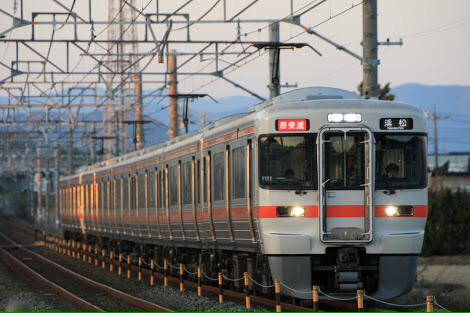 K Rapid223 新快速 といえばどっち Jr西日本の新快速 速い方 Rt Jr東海の新快速 遅い方 ファボ Http T Co Ogerbwp9yg