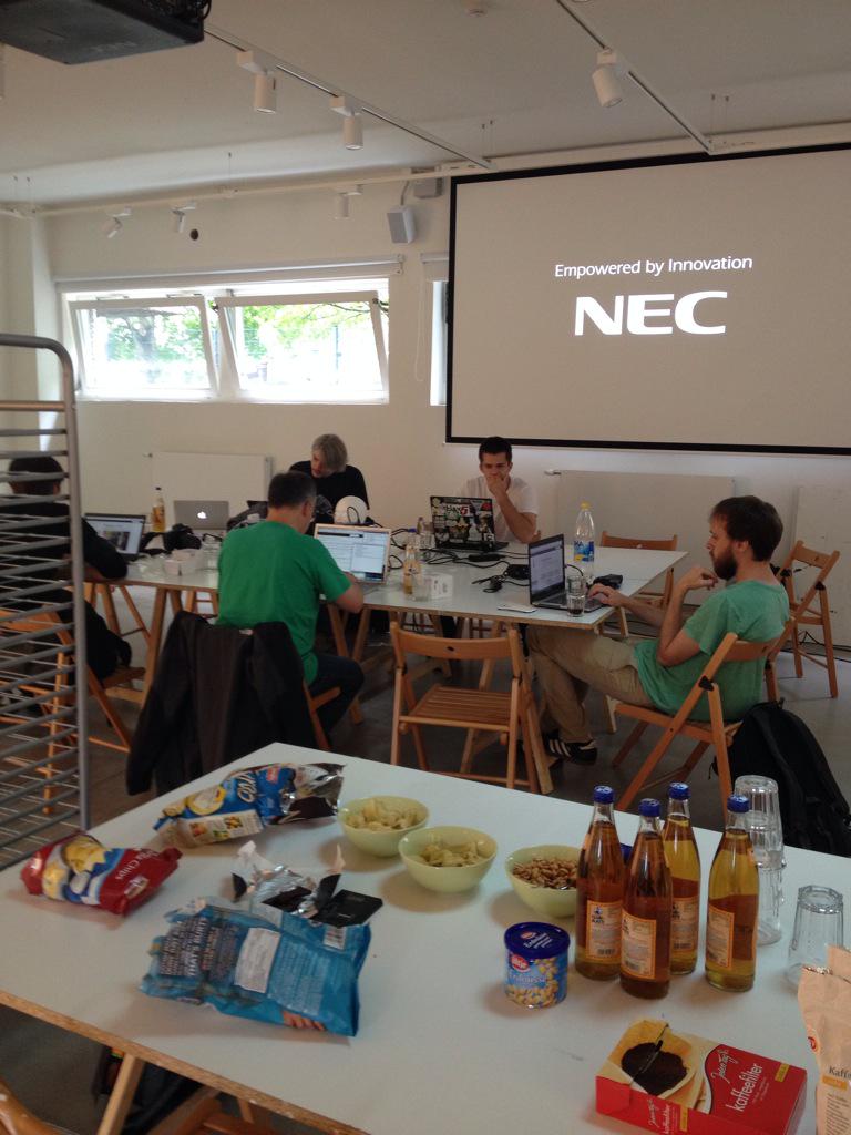 _zazieweb's tweet image. Just now piratebox.cc/openwrt:DIY #PIRATEBOX #CAMP #BERLIN Thanks @fourmeux :)