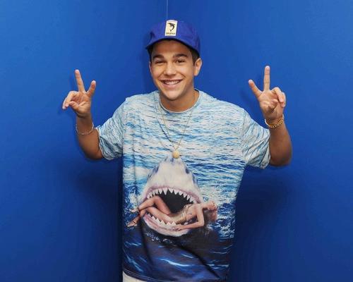 austintbh's tweet photo. Sometimes his outfits so on point http://t.co/oUAXLy63ex