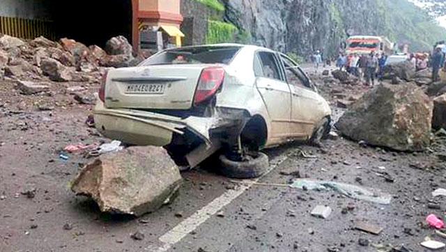 htTweets's tweet image. 2 killed in landslide on Mumbai-Pune highway, traffic comes to halt read.ht/tQr