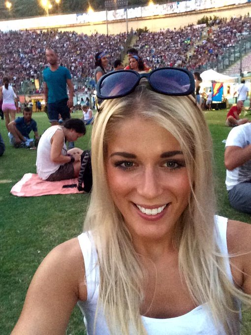 Yesterday night Waiting for Lorenzo Jovanotti!#concert#Sicilia❤️❤️🔜😇😎 http://t.co/VCJWcqmH4C