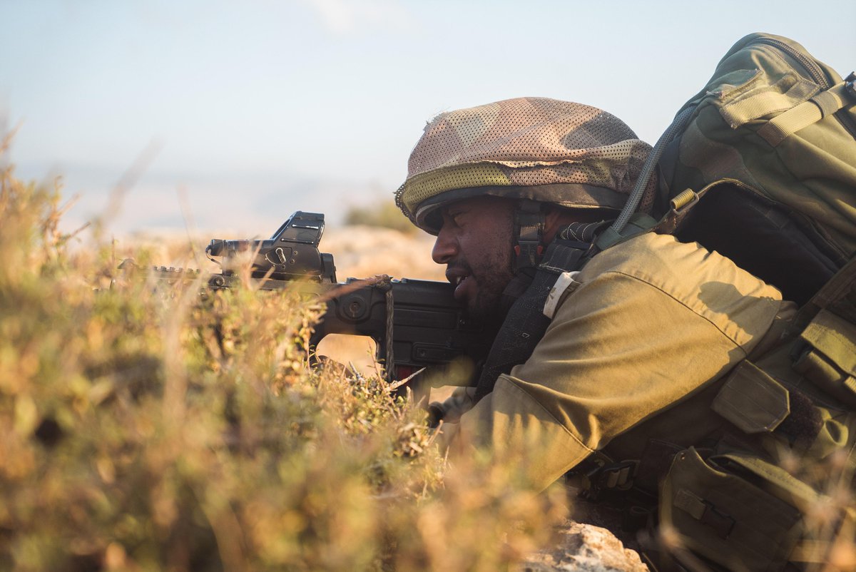 وحدة قصاصي الاثر الاسرائيليه "غدود هسيورهمدبري- גדוד הסיור המדברי " CKRfwuDUkAAko1U