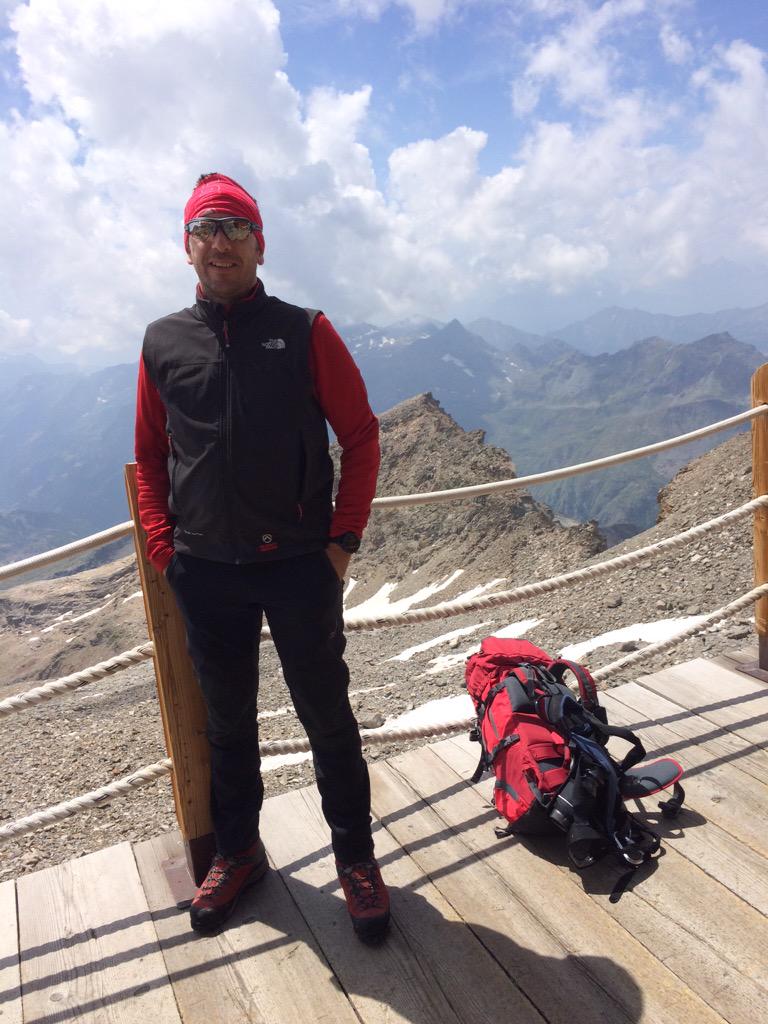 JeeperMTJ's tweet photo. #monterosa #lysgletscher #rifugiomantova #puntaindren http://t.co/0UyulHLy5U