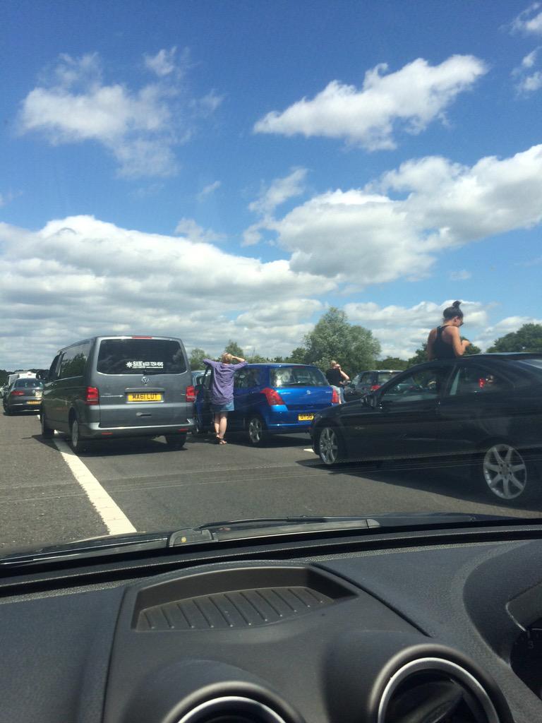 200Skip's tweet image. Stuck at a standstill on the M23 is not how I wanted to spend my afternoon. Going to be here a while 😫 #M23 #traffic