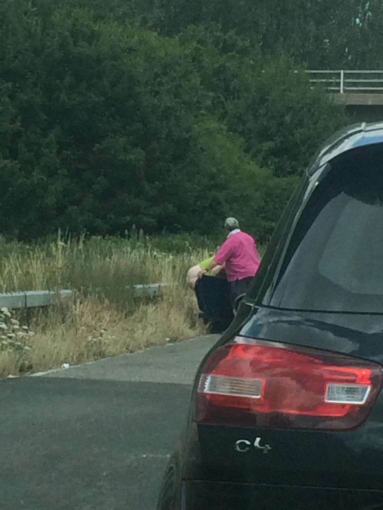 davidjoshjo's tweet photo. Not moved for 45 mins on the m23. This lady needed a poo badly! #roadblock #whenugottogo http://t.co/BCe3woYkX3