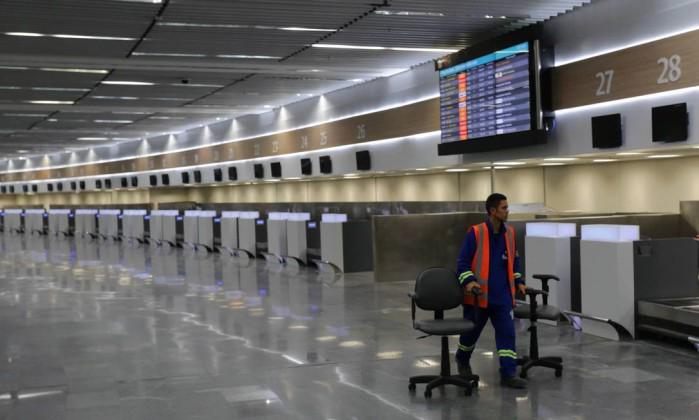 Governo negocia transferência de obras atrasadas para empresas, e consumidor paga a conta. glo.bo/1MizZWq