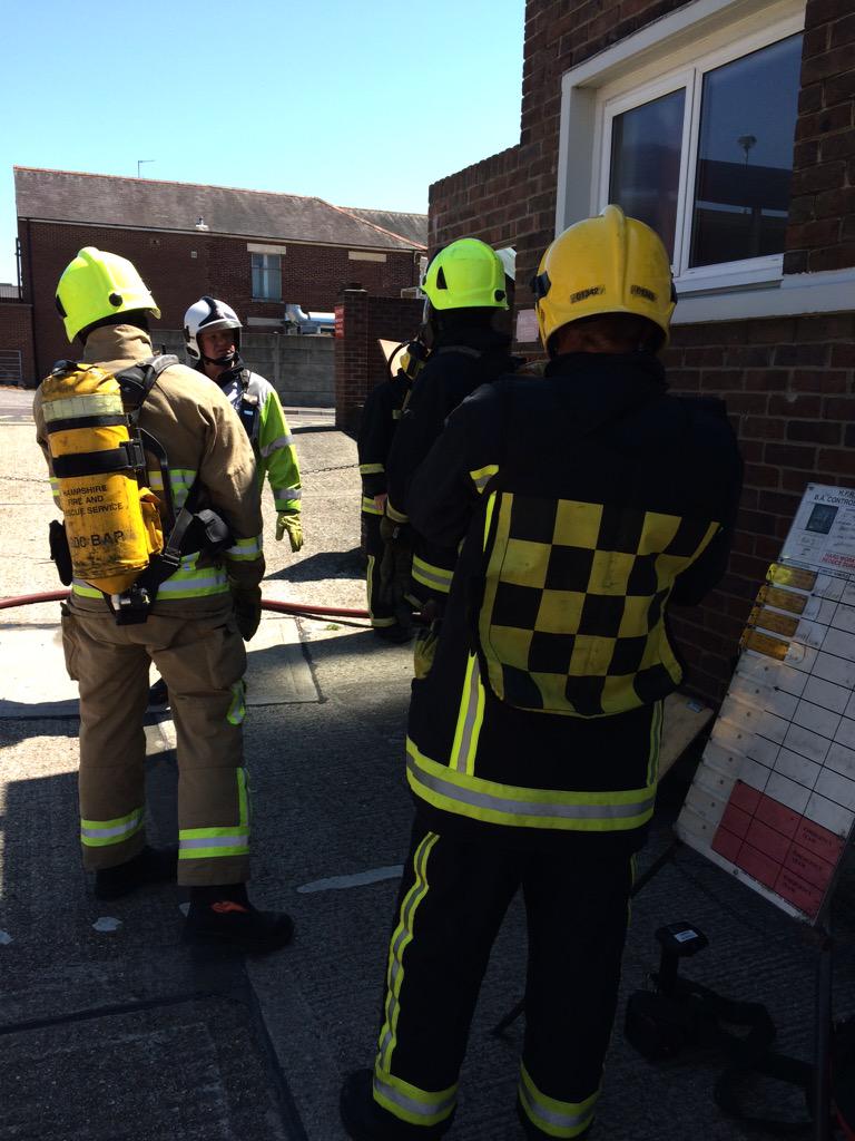 Cosham23's tweet image. Straight back from a fire call and into training. Confined space,set removal. #operationaleffectiveness #TeamHants