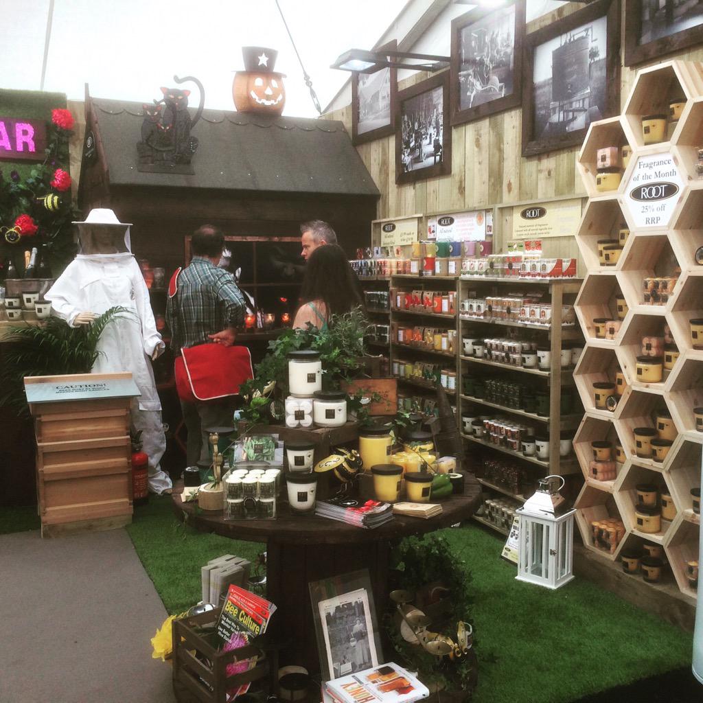 rootcandleseu's tweet photo. #rootcandles #rootlegacy @harrogategiftfair @natural #beeswax #candles #savethebees http://t.co/6WCv0Y5GCq