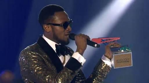 ComeSeeSumting's tweet photo. D'Banj Dedicate his #EvolutionAward to @Donjazzy #MTVMAMA2015 ( video ) http://t.co/kM7PTInmR4 http://t.co/QB8OpRP0jF