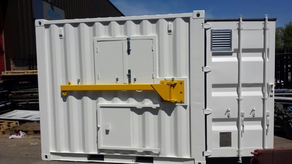 AbleModular's tweet image. How about this 10 ft chemical bonded store &amp;amp; workshop? Comes with its own crane! #modular #ShippingContainers