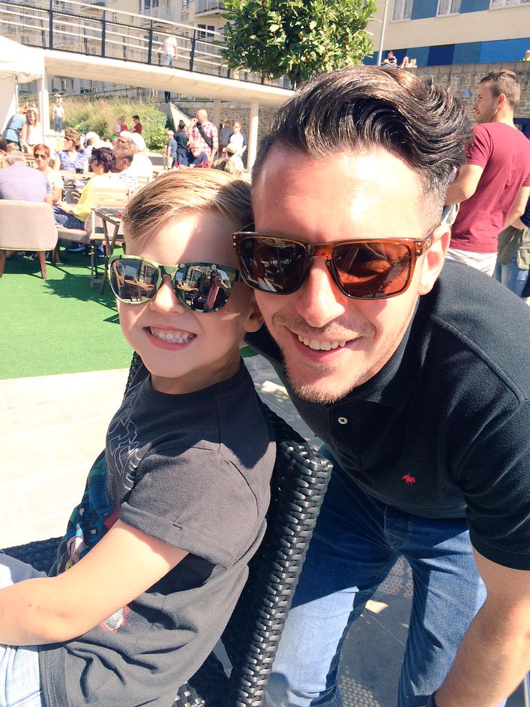 CharlieKipling's tweet photo. New Fav Place 😍💛👌🏼 @simps122 @DannyCoombes17 http://t.co/HrP2AJ9Tql