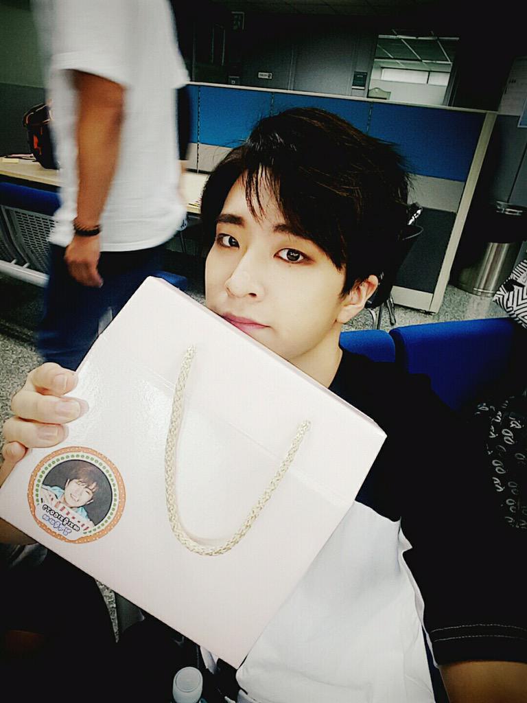 GOT7Official's tweet photo. Thank you again I GOT7 for the delicious food! Good night^^
https://t.co/W6qLSRhGGO
#GOT7 #딱좋아 http://t.co/y23hlWlgZb