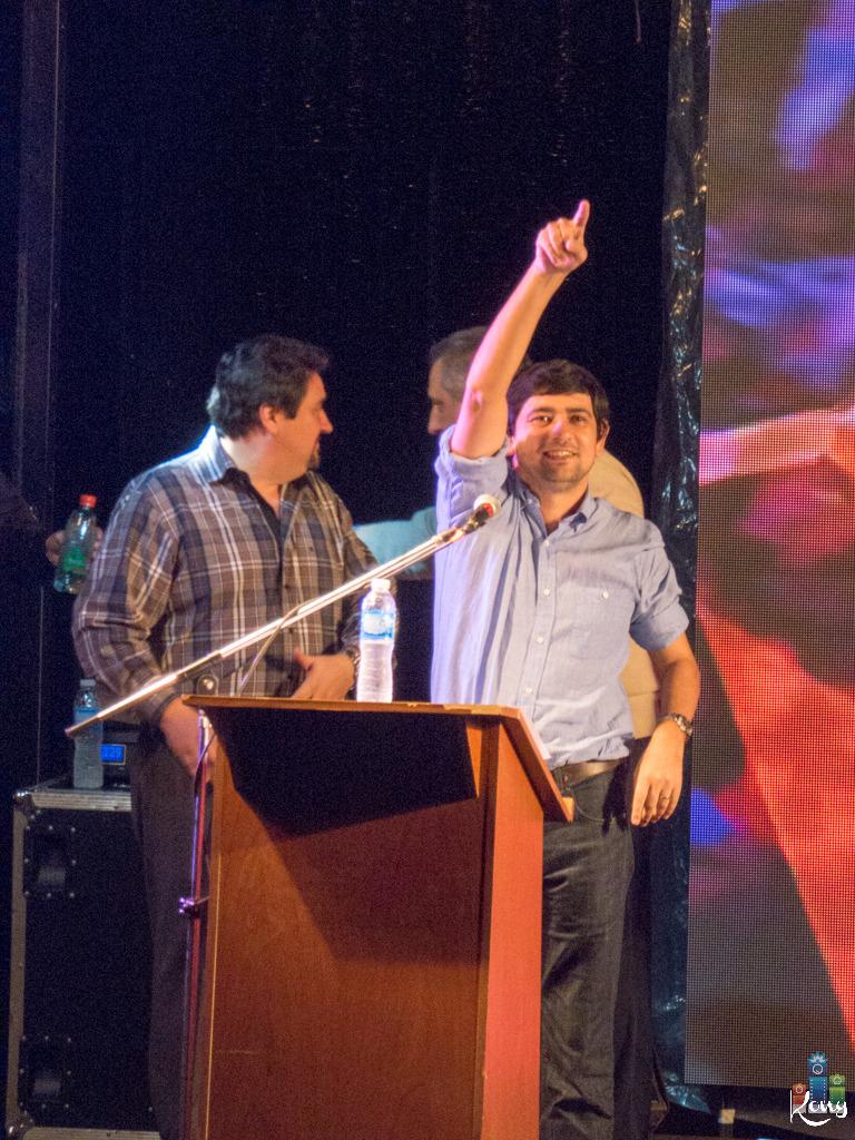 fermeza_ok's tweet photo. Un 29 de Mayo del 2003 lo soñó Carlos, hoy lo defendemos entre todos. Esto es la #RENOVACIÓN http://t.co/VKyWNqeagV