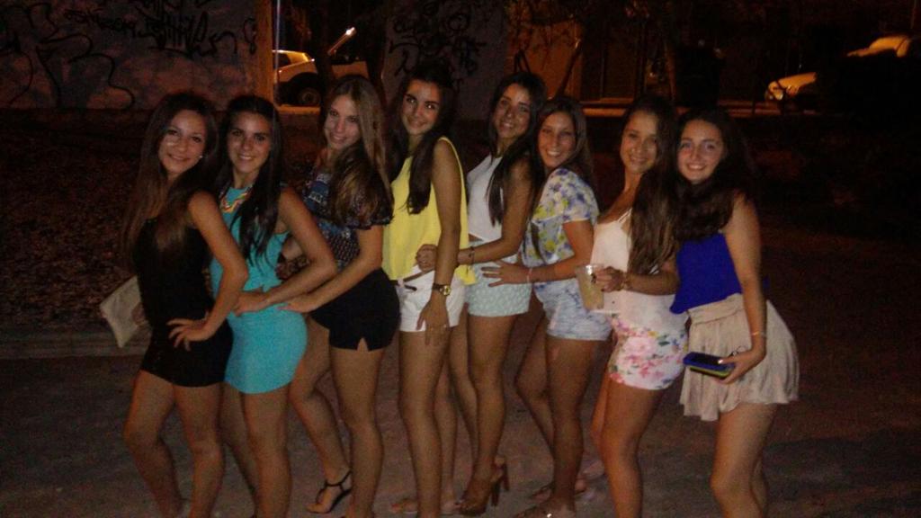 TovalPaula98's tweet photo. Todo muy casual #ponmeunvozxaconlimon #lanocheesnuestra #estoacabadeempezar http://t.co/FB8Yg1koRJ
