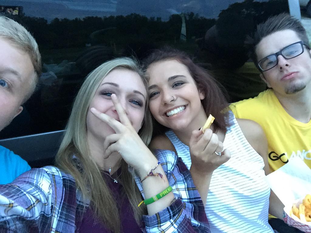 abbydarling33's tweet image. HAPPY BIRTHDAY to my bff:) much love ❤️❤️ #largehuman