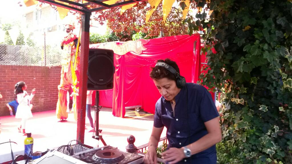TheSliceTowHam's tweet photo. Hello @djritu1 :-) #RoRdFest #EidParty #RomanRoad http://t.co/WOJbqNRHCY