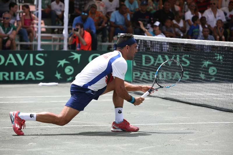 CopaDavis's tweet photo. #DOMECU @Vitiestrella80 ante la gran posibilidad para Dominicana. Arrancó el encuentro ante Gonzalo @GoEscobarEC. http://t.co/UYmFY9U6Cq