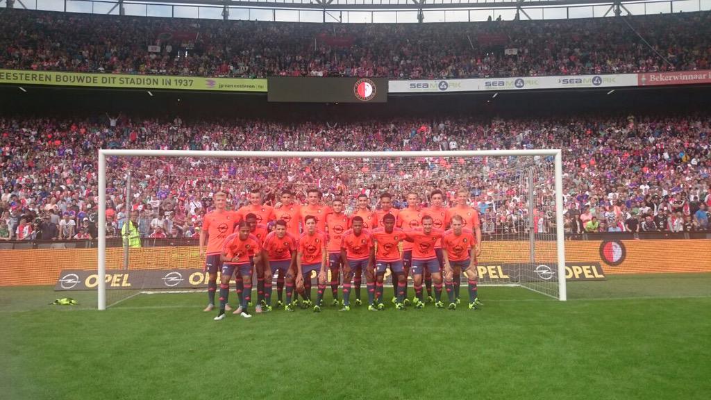 mansherrmann's tweet photo. mijn eerste Open Dag.. wat een geweldige ervaring! beste supporters van Nederland 🔴⚪️ #Feyenoord #010 http://t.co/I5HAr51GfN