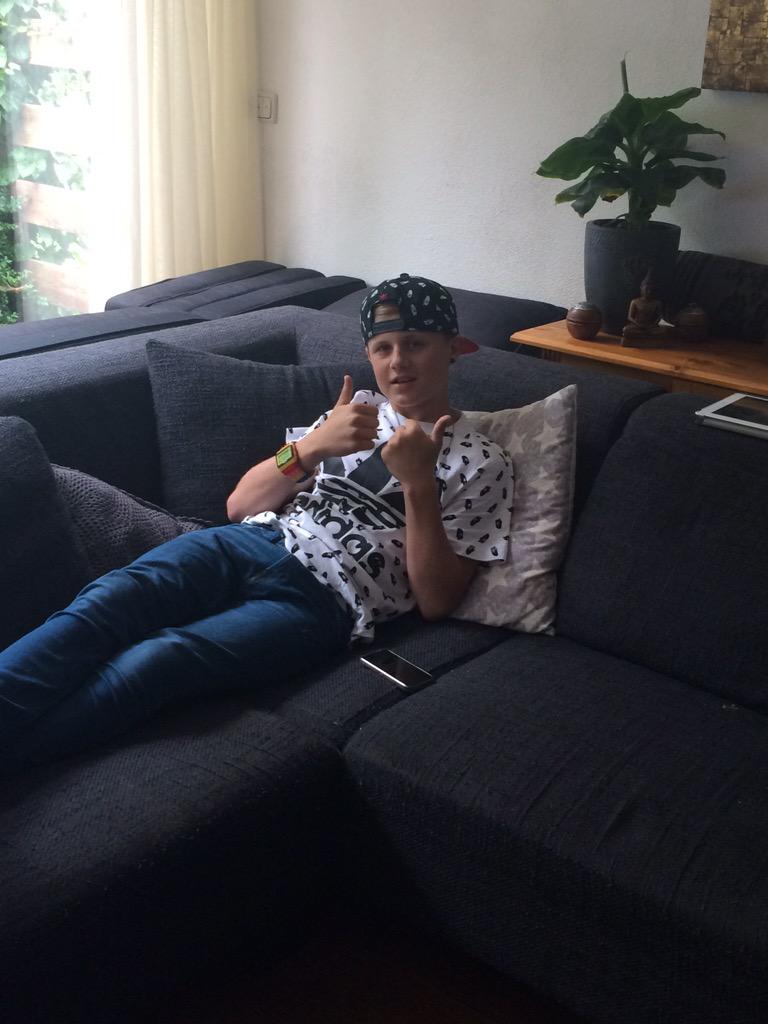 rosanclements's tweet image. Mijn zoon zou graag de dobbers van Jürgen willen winnen hij ligt de hele middag hem al te volgen.  #rtlvis